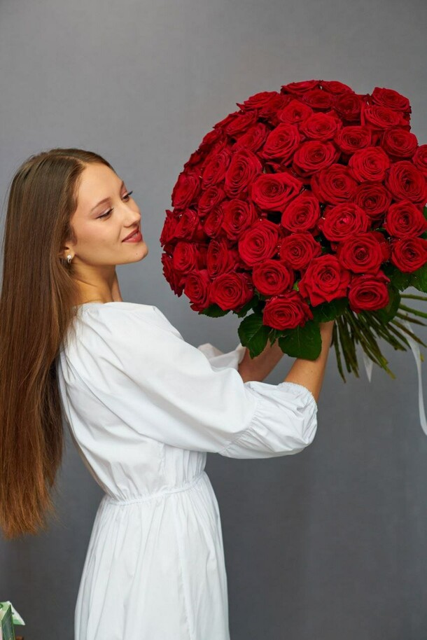 Букет «великолепие роз», артикул F1377688 - 24900 рублей, доставка по городу. Flawery - доставка цветов