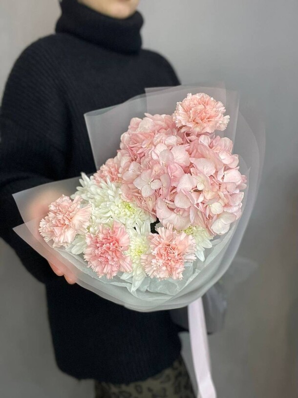 Воздушный букет с диантусами, артикул F1378770 - 4650 рублей, доставка по городу. Flawery - доставка цветов