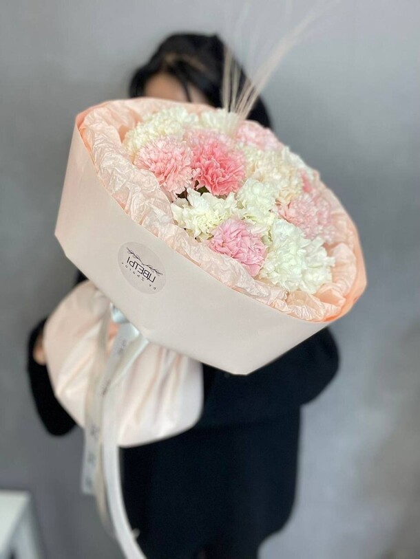 Моно - букет из диантусов, артикул F1378783 - 4500 рублей, доставка по городу. Flawery - доставка цветов