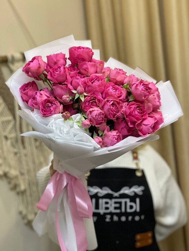 Букеты из ароматных кустовых роз, артикул F1378844 - 3850 рублей, доставка по городу. Flawery - доставка цветов