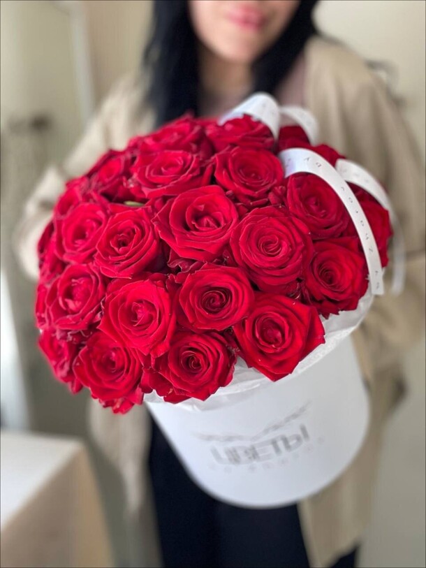 Цилиндр с красной розой, артикул F1435183 - 8470 рублей, доставка по городу. Flawery - доставка цветов