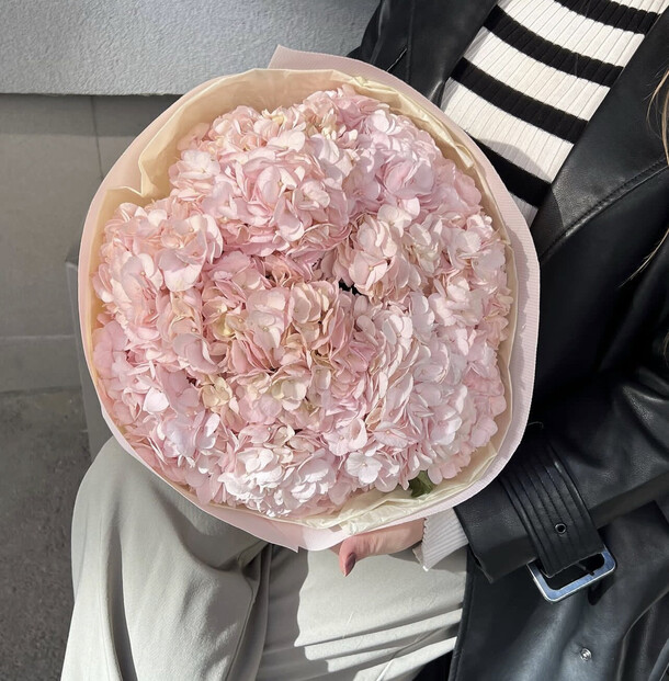 Букет розовых гортензий, артикул F1384183 - 4620 рублей, доставка по городу. Flawery - доставка цветов