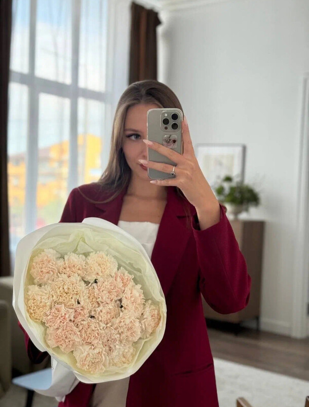 Монобукет светлых диантусов, артикул F1422724 - 2650 рублей, доставка по городу. Flawery - доставка цветов