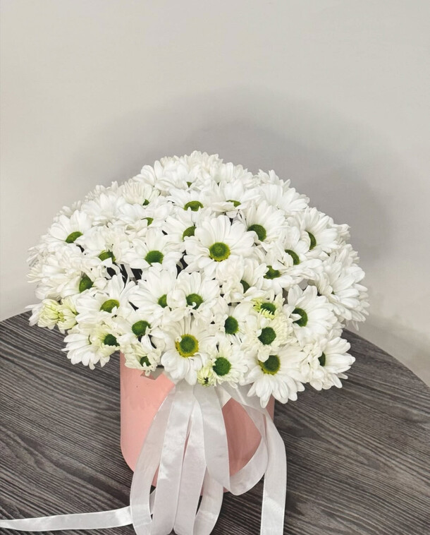 Коробочка хризантем, артикул F1427794 - 2590 рублей, доставка по городу. Flawery - доставка цветов