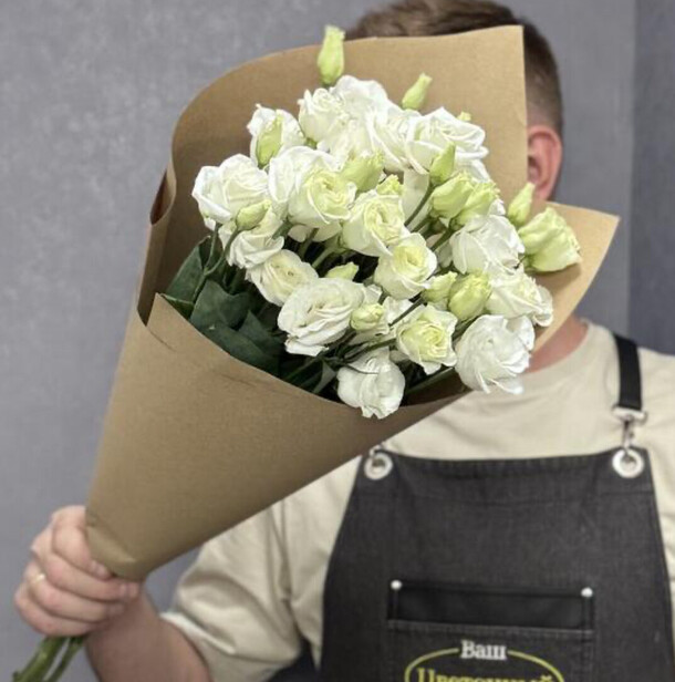 Букет из 5 веток белой эустомы, артикул F1449552 - 2590 рублей, доставка по городу. Flawery - доставка цветов