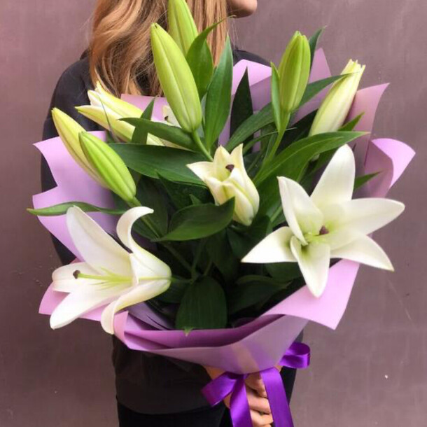 Лилии в лиловом, артикул F1452036 - 2835 рублей, доставка по городу. Flawery - доставка цветов