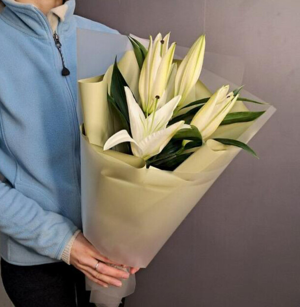 Ароматная лилия, артикул F1452042 - 1330 рублей, доставка по городу. Flawery - доставка цветов