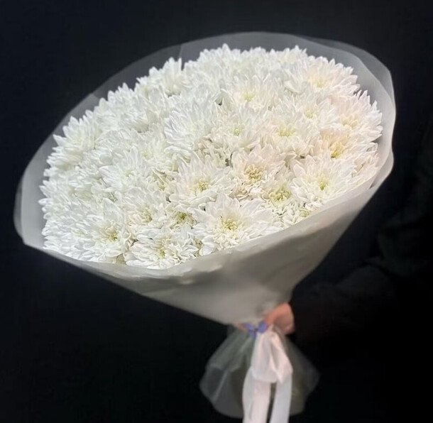 Букет 17 белых кустовых хризантем, артикул F1479950 - 6050 рублей, доставка по городу. Flawery - доставка цветов