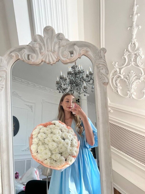 Букет из 13 кустовых хризантем, артикул F1479953 - 4760 рублей, доставка по городу. Flawery - доставка цветов