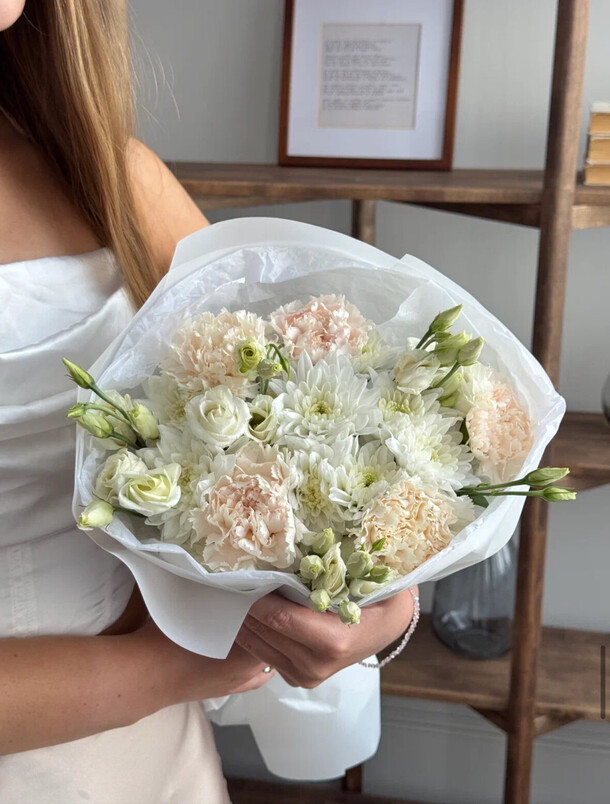 Нежный авторский букет, артикул F1480000 - 3420 рублей, доставка по городу. Flawery - доставка цветов