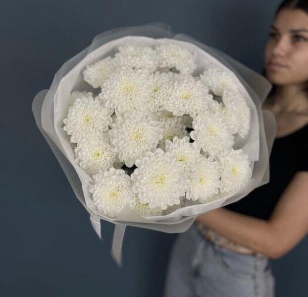 Букет 5 кустовых хризантем, артикул F1480041 - 2185 рублей, доставка по городу. Flawery - доставка цветов