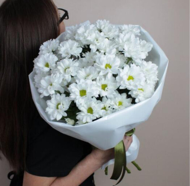 Букет кустовых ромашек, артикул F1480045 - 2015 рублей, доставка по городу. Flawery - доставка цветов