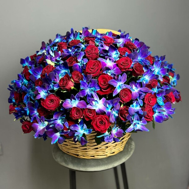 101 роза и 100 орхидей, артикул F1336049 - 87550 рублей, доставка по городу. Flawery - доставка цветов