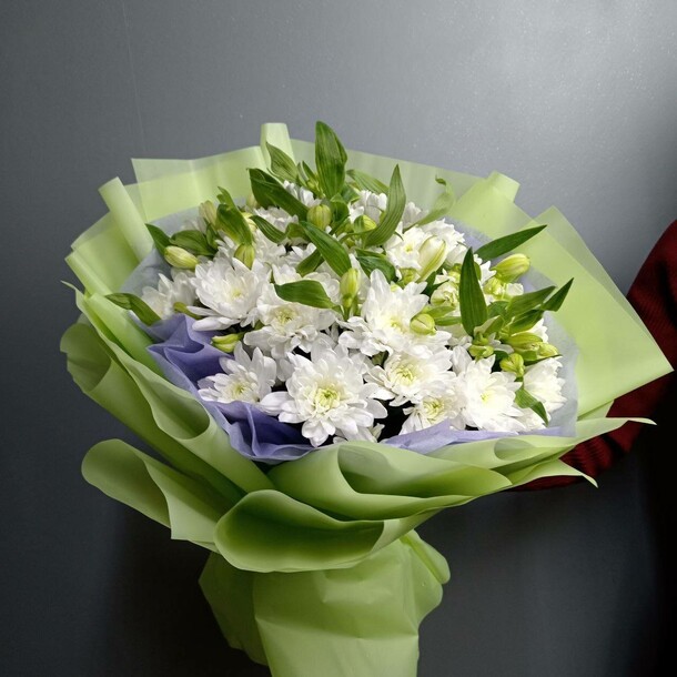 Букет из альстромери и хризантемы, артикул F1368698 - 6551 рублей, доставка по городу. Flawery - доставка цветов