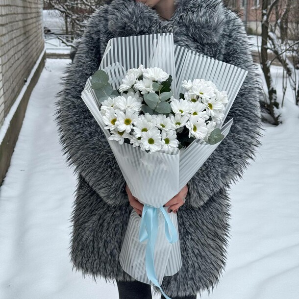 Букет из белой хризантемы, артикул F1376625 - 3500 рублей, доставка по городу. Flawery - доставка цветов