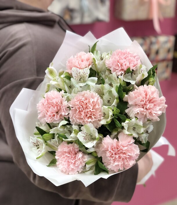 Букет да 76, артикул F1332561 - 5590 рублей, доставка по городу. Flawery - доставка цветов