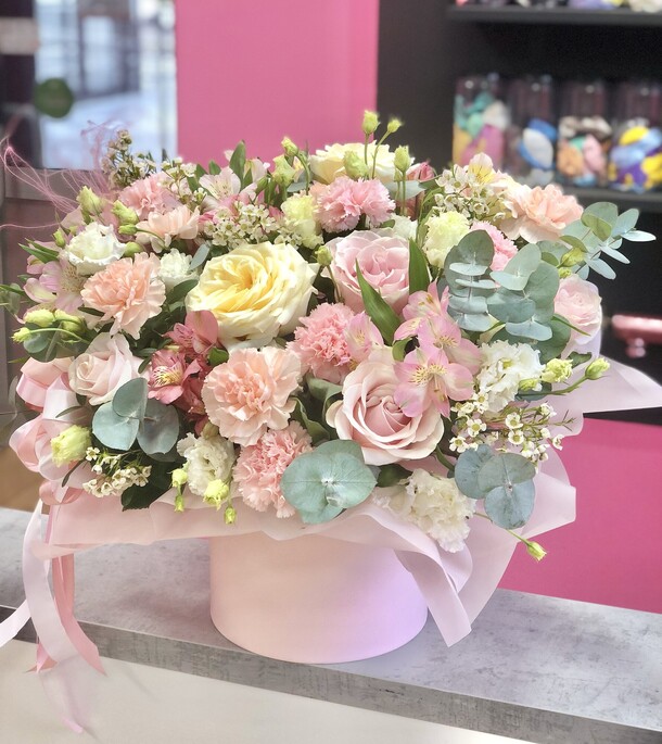 Бокс «любимой маме», артикул F1335653 - 13177 рублей, доставка по городу. Flawery - доставка цветов