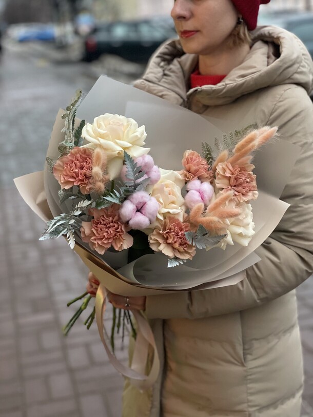 Букет "крем-брюле", артикул F1365910 - 4511 рублей, доставка по городу. Flawery - доставка цветов