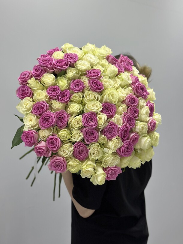 101 роза, артикул F1324106 - 55001 рублей, доставка по городу. Flawery - доставка цветов