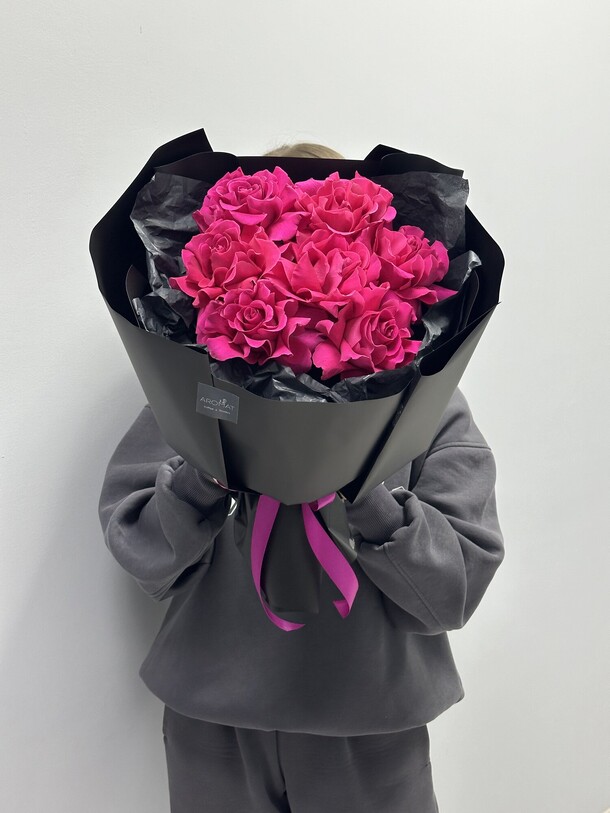 Букет из розовых роз, артикул F1324110 - 4093 рублей, доставка по городу. Flawery - доставка цветов