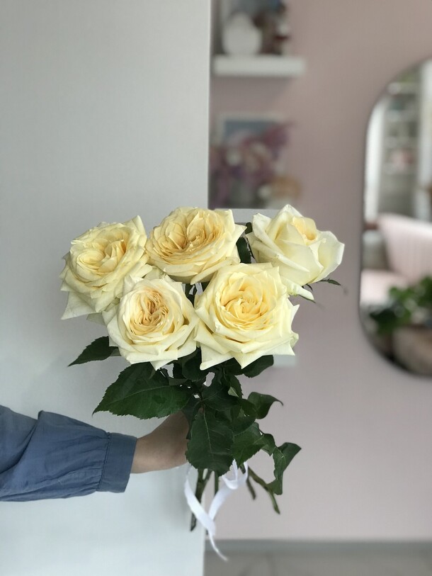 5 пионовидных роз, артикул F1324124 - 3182 рублей, доставка по городу. Flawery - доставка цветов