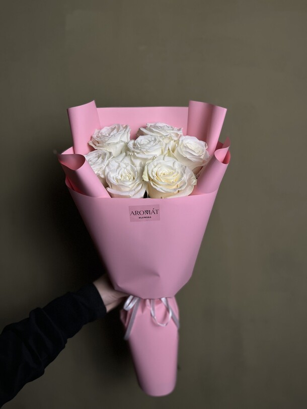 7 белых роз, артикул F1324134 - 3300 рублей, доставка по городу. Flawery - доставка цветов