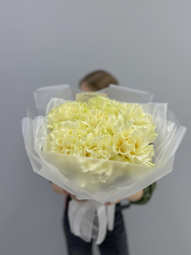 Букет из белых роз, артикул F1324141 - 4346 рублей, доставка по городу. Flawery - доставка цветов