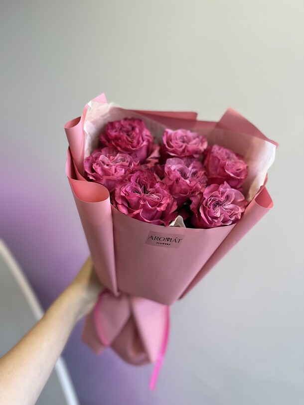 Букет из 7 пионовидных роз, артикул F1324159 - 4264 рублей, доставка по городу. Flawery - доставка цветов