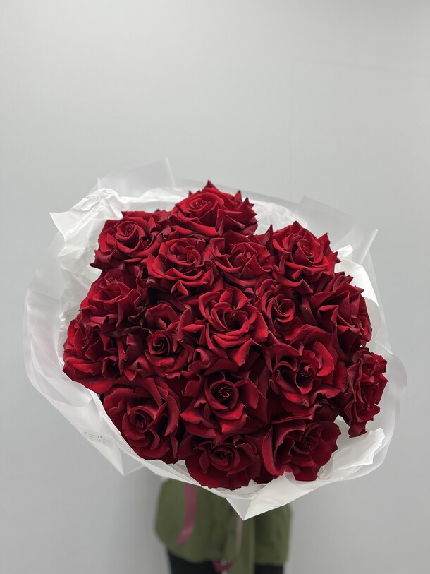 19 ажурных роз, артикул F1324171 - 10909 рублей, доставка по городу. Flawery - доставка цветов