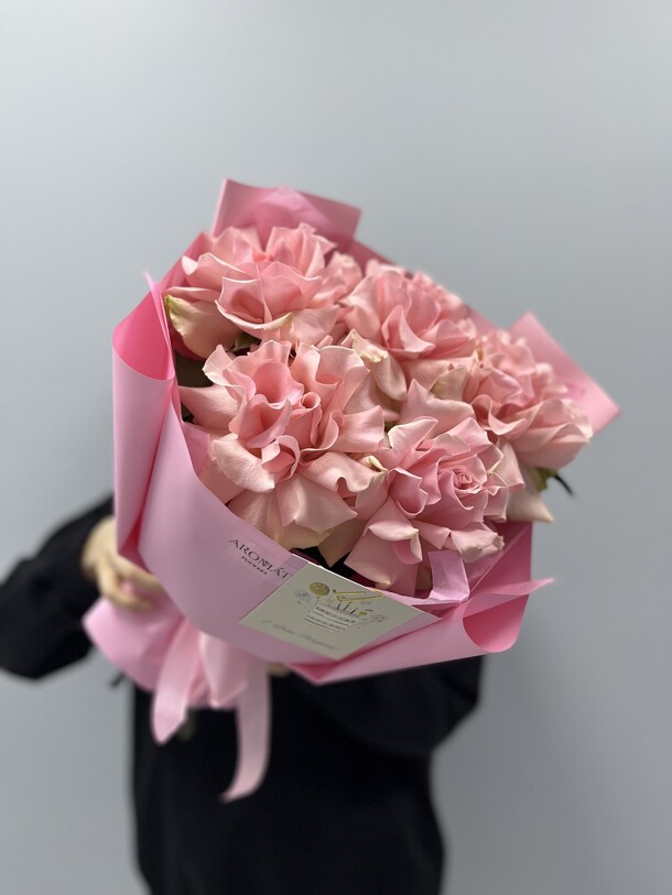 Букет из розовых роз, артикул F1324915 - 3637 рублей, доставка по городу. Flawery - доставка цветов