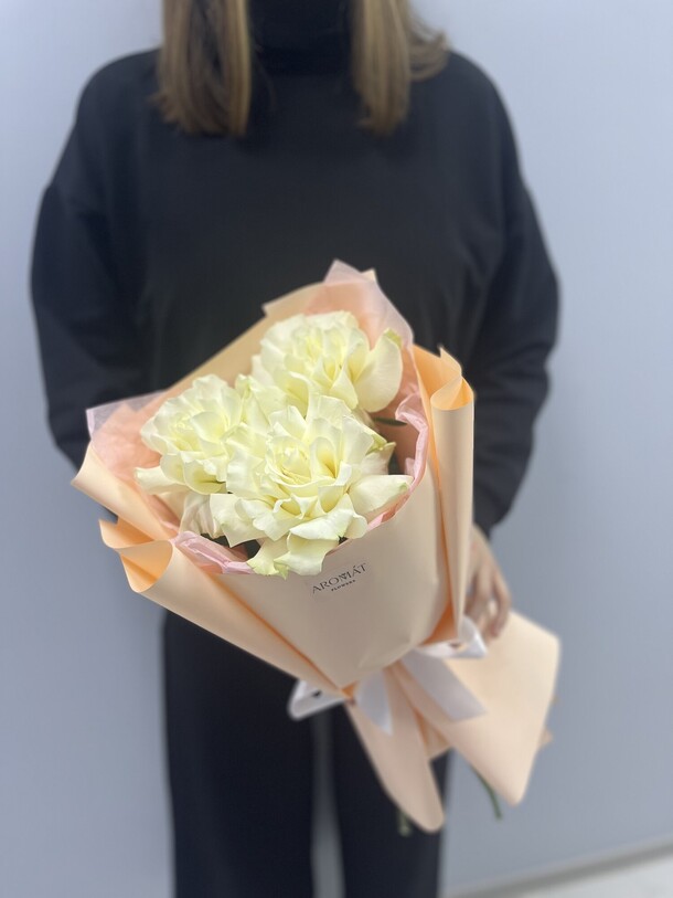 Букет из роз, артикул F1335380 - 2530 рублей, доставка по городу. Flawery - доставка цветов