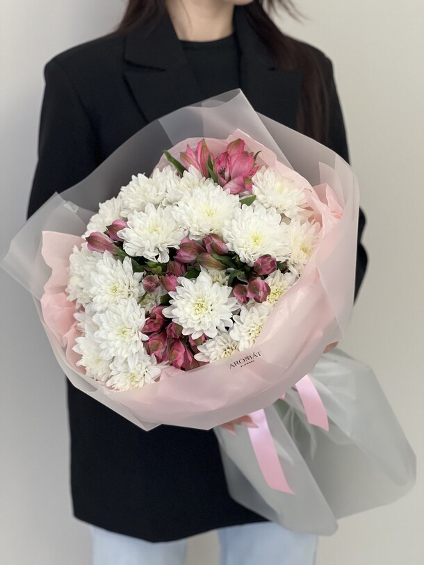 Букет из хризантем и альстромерий, артикул F1338489 - 5500 рублей, доставка по городу. Flawery - доставка цветов