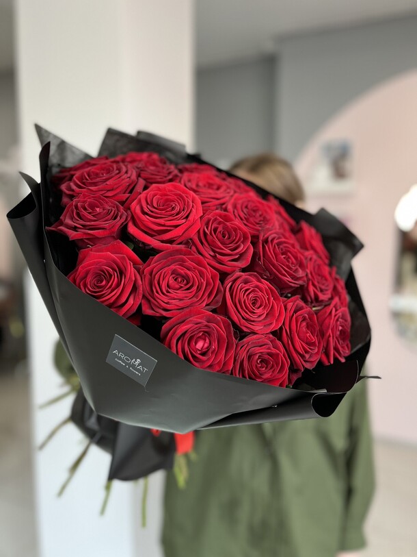 Букет из роз, артикул F1338551 - 9680 рублей, доставка по городу. Flawery - доставка цветов