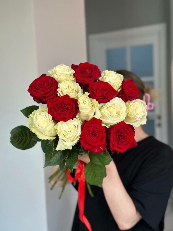 Букет из роз, 15 шт, артикул F1338555 - 8251 рублей, доставка по городу. Flawery - доставка цветов