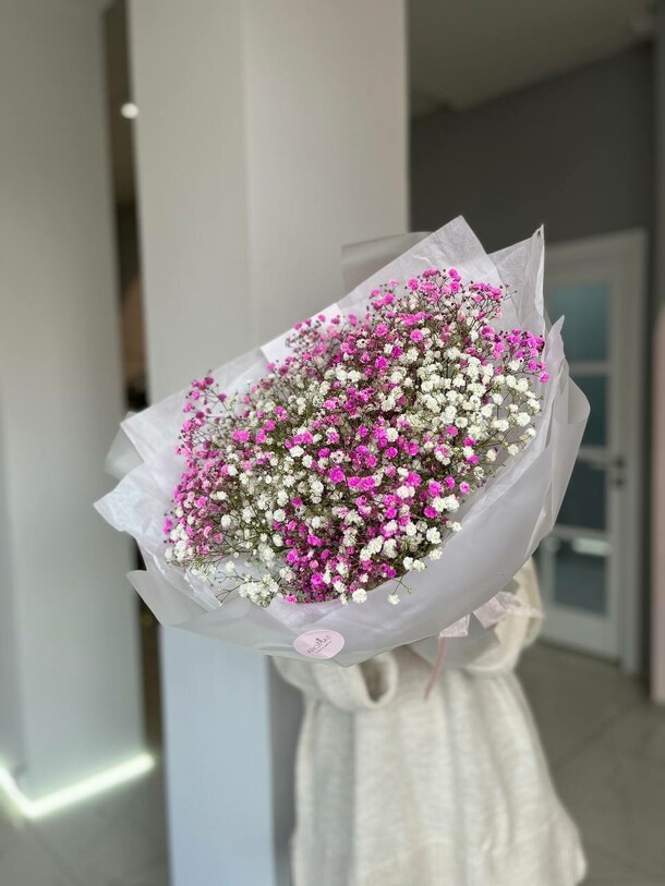 Букет из белой и розовой гипсофилы, артикул F1339099 - 4961 рублей, доставка по городу. Flawery - доставка цветов