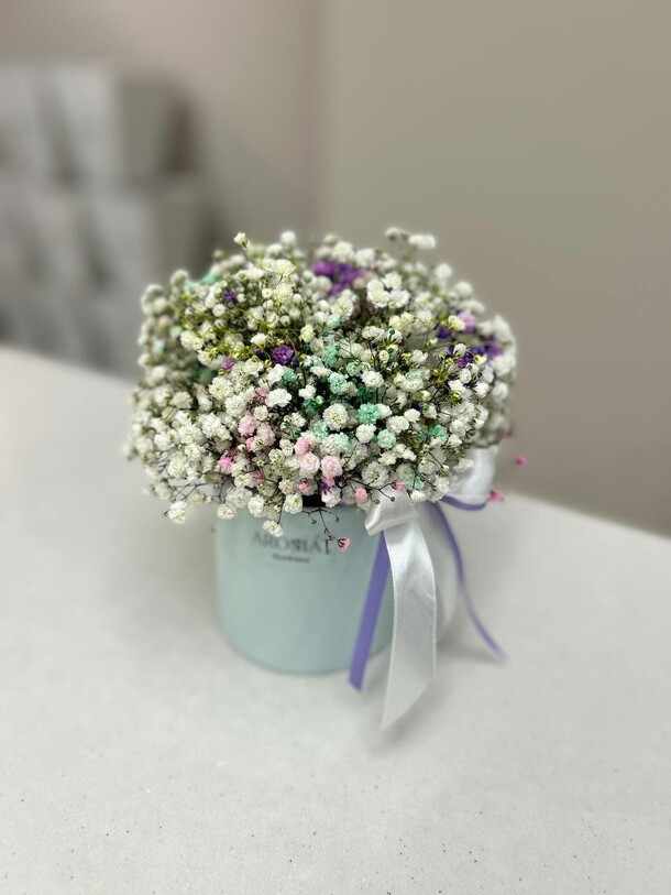 Гипсофила в шляпной коробке, артикул F1344438 - 2420 рублей, доставка по городу. Flawery - доставка цветов