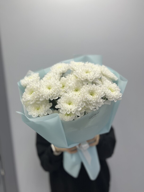 Букет из белых хризантем, артикул F1348797 - 3630 рублей, доставка по городу. Flawery - доставка цветов