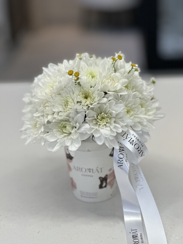 Стакан с хризантемой и ромашкой, артикул F1354368 - 1210 рублей, доставка по городу. Flawery - доставка цветов