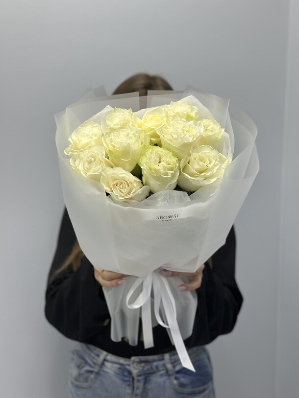 Букет белых роз, артикул F1356667 - 6050 рублей, доставка по городу. Flawery - доставка цветов