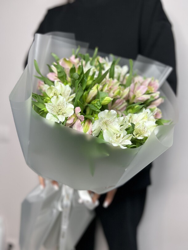 Букет из альстромерии, артикул F1357107 - 5500 рублей, доставка по городу. Flawery - доставка цветов