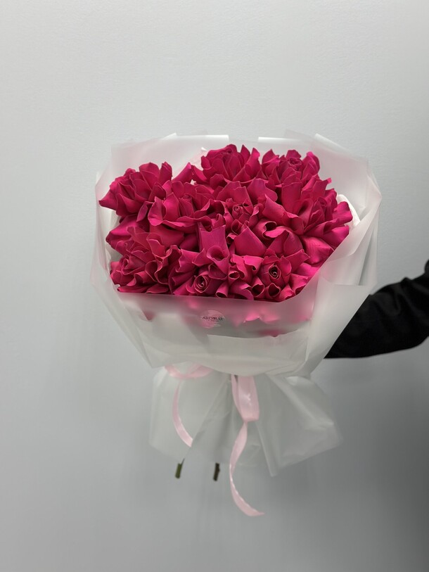 Букет из роз, артикул F1357654 - 6776 рублей, доставка по городу. Flawery - доставка цветов