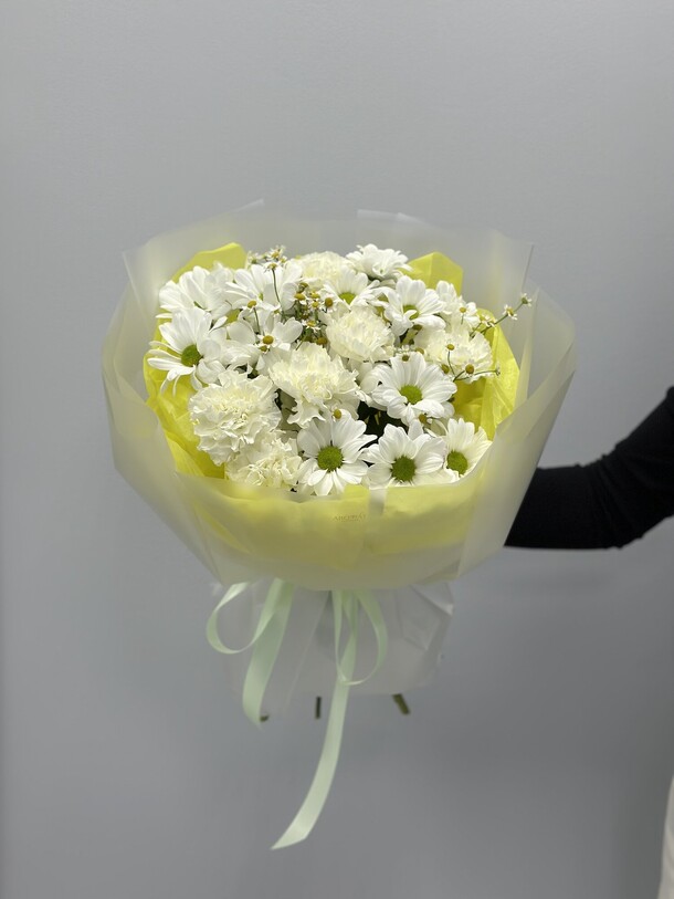 Букет ромашек, артикул F1362208 - 6050 рублей, доставка по городу. Flawery - доставка цветов