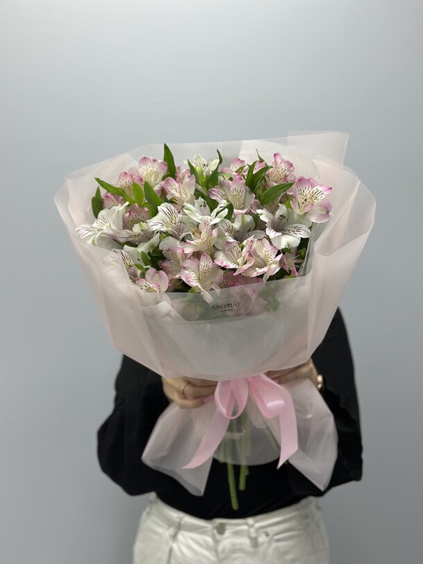 Букет альстромерий, артикул F1363076 - 7150 рублей, доставка по городу. Flawery - доставка цветов