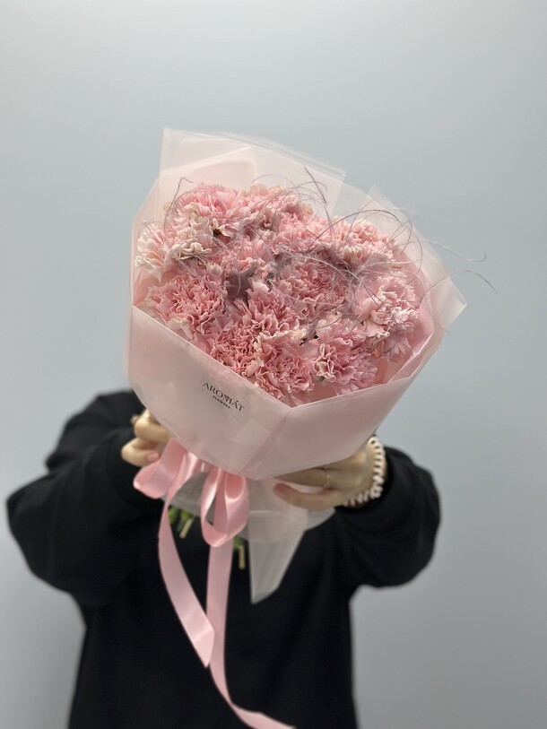 Букет из диантусов и стифы, артикул F1364684 - 4500 рублей, доставка по городу. Flawery - доставка цветов