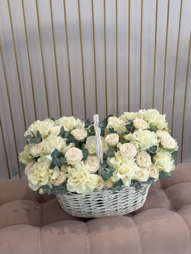 Корзина с розами, артикул F1365629 - 30000 рублей, доставка по городу. Flawery - доставка цветов