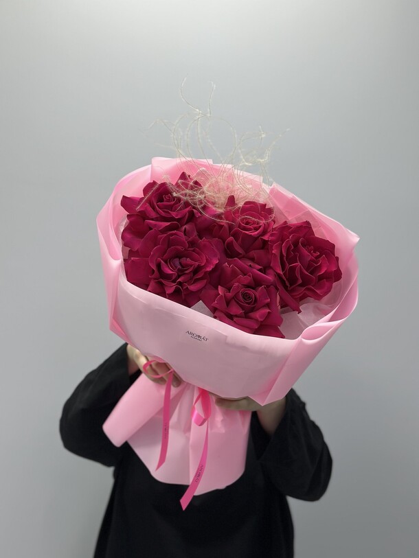 Букет из 5 французских роз, артикул F1399018 - 4399 рублей, доставка по городу. Flawery - доставка цветов