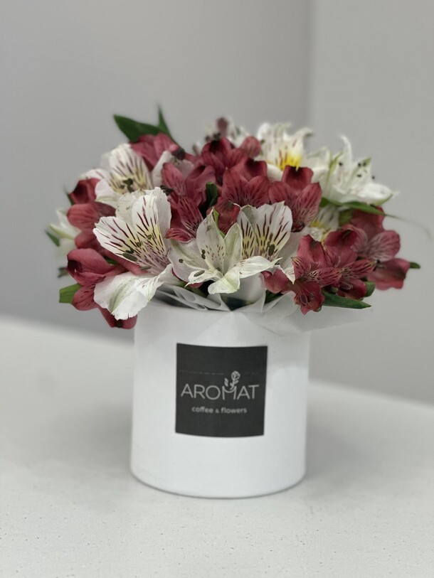 Коробка альстромерии, артикул F1400554 - 4950 рублей, доставка по городу. Flawery - доставка цветов