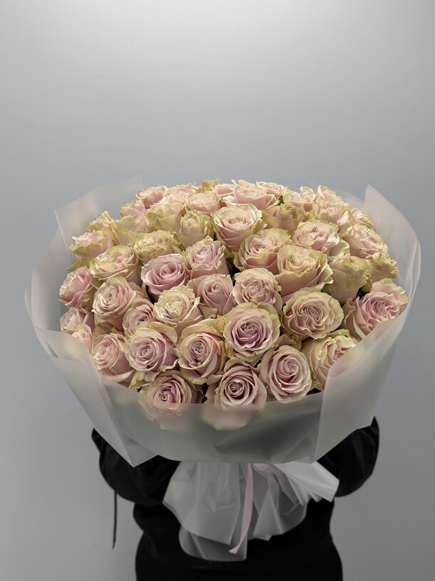 51 нежная роза в упаковке, артикул F1402816 - 21844 рублей, доставка по городу. Flawery - доставка цветов