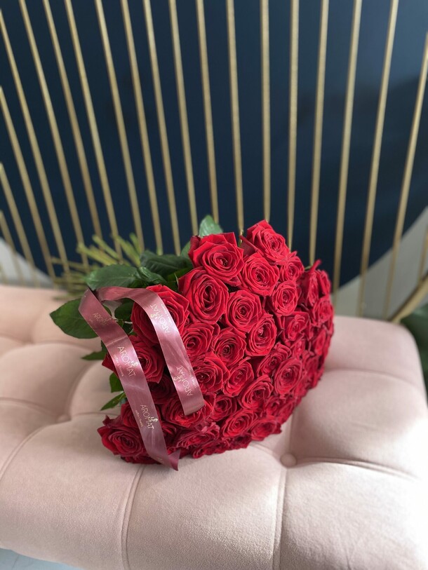 51 красная роза, артикул F1402823 - 21270 рублей, доставка по городу. Flawery - доставка цветов