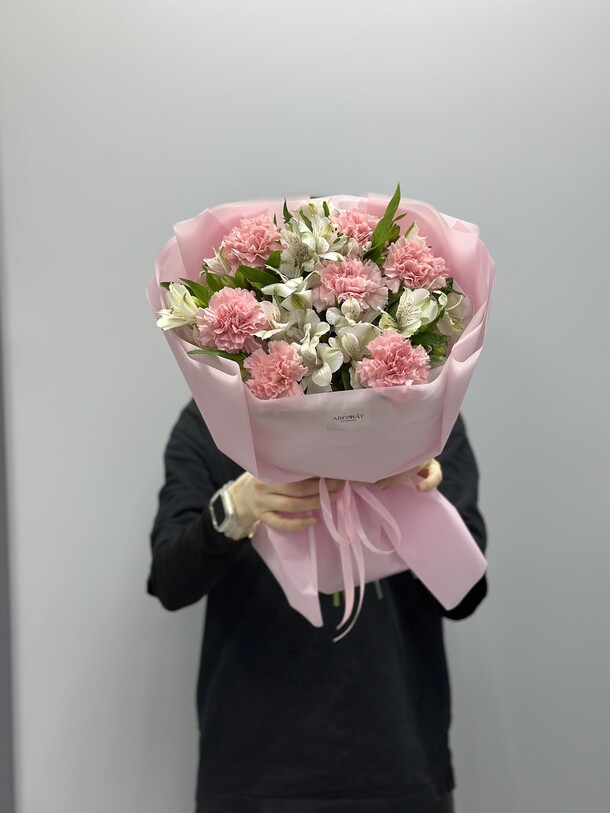 Букет из альстромерий с диантусами, артикул F1403380 - 5930 рублей, доставка по городу. Flawery - доставка цветов